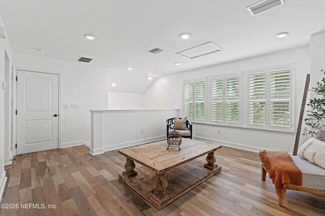 Building Photo - 192 Pk Ctr Ave