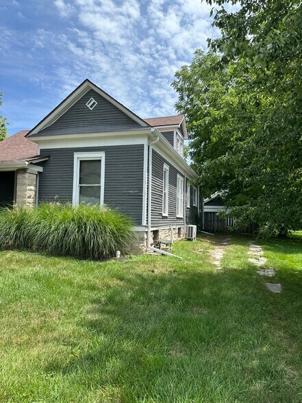 Building Photo - 609 S Walnut St
