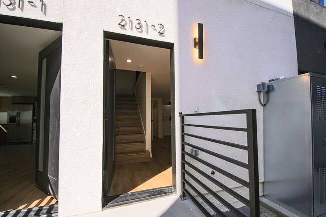Building Photo - Brand New Townhomes in Echo Park