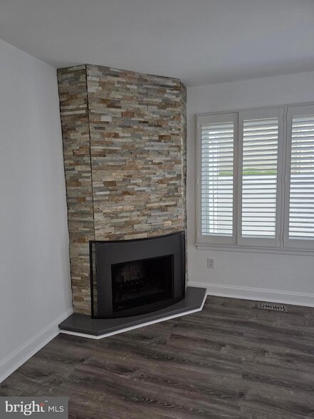 Building Photo - 251 Fir Tree Ct