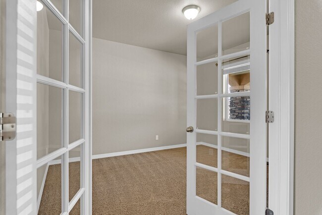 Building Photo - Beautiful home available to move in 08/04/...