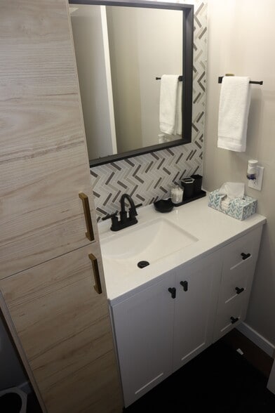 Building Photo - 438 N Center St