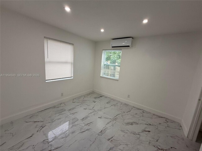 Building Photo - 505 N 24th Ave