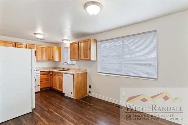 Building Photo - 2 Bedroom 1 Bath Duplex in Riverdale