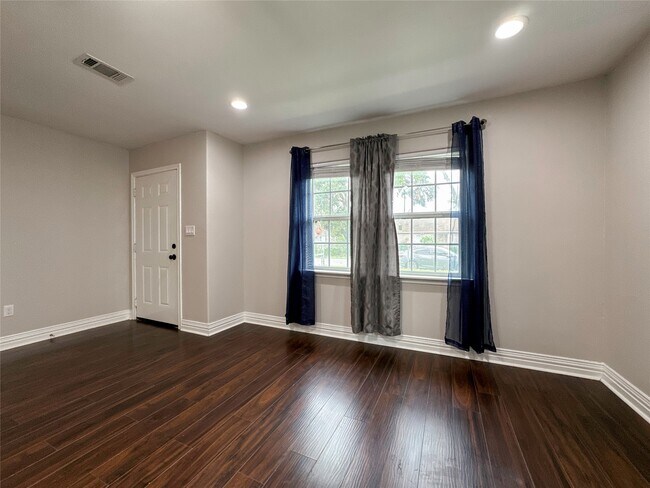 Building Photo - 2902 Elser St