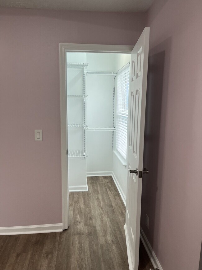 Building Photo - "Charming Franklin Retreat: 3-Bedroom Have...