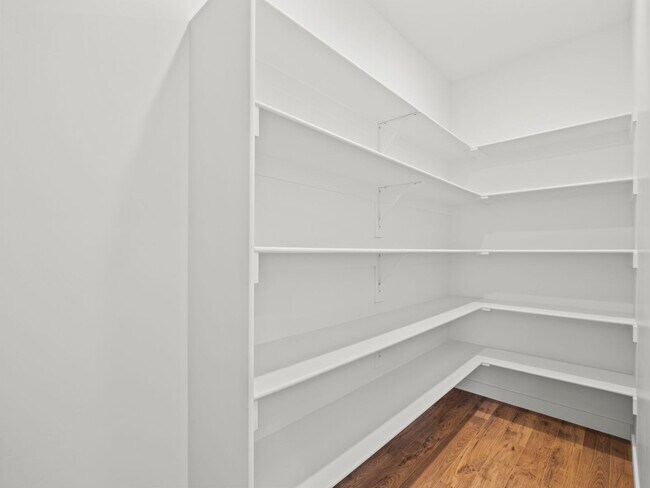 Building Photo - Beautiful 3-bedroom, 2.5-bath townhome