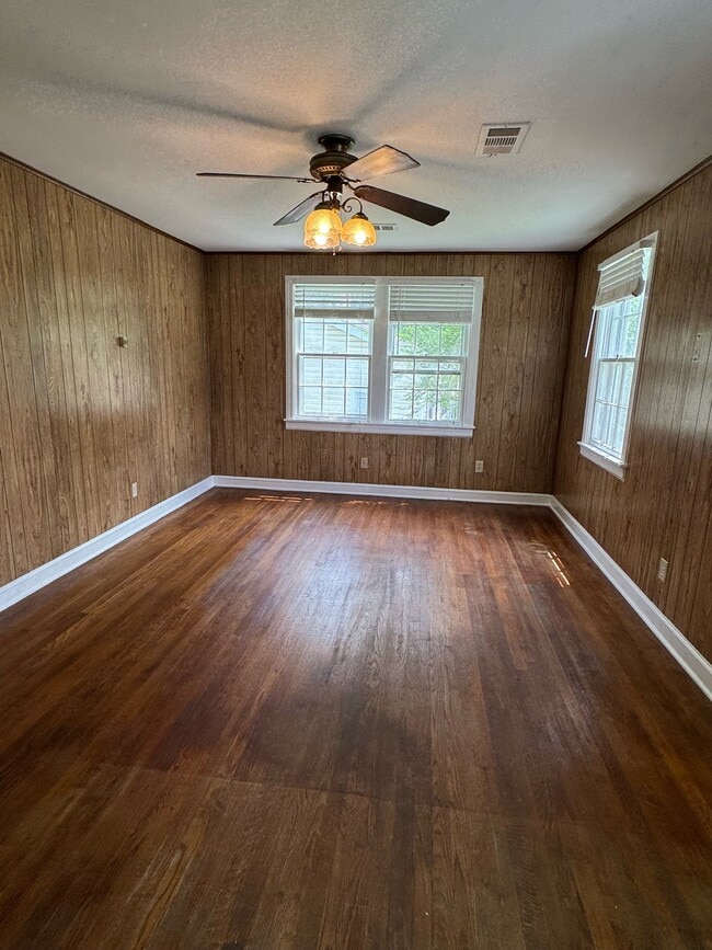 Building Photo - 906 Chickasaw Trail