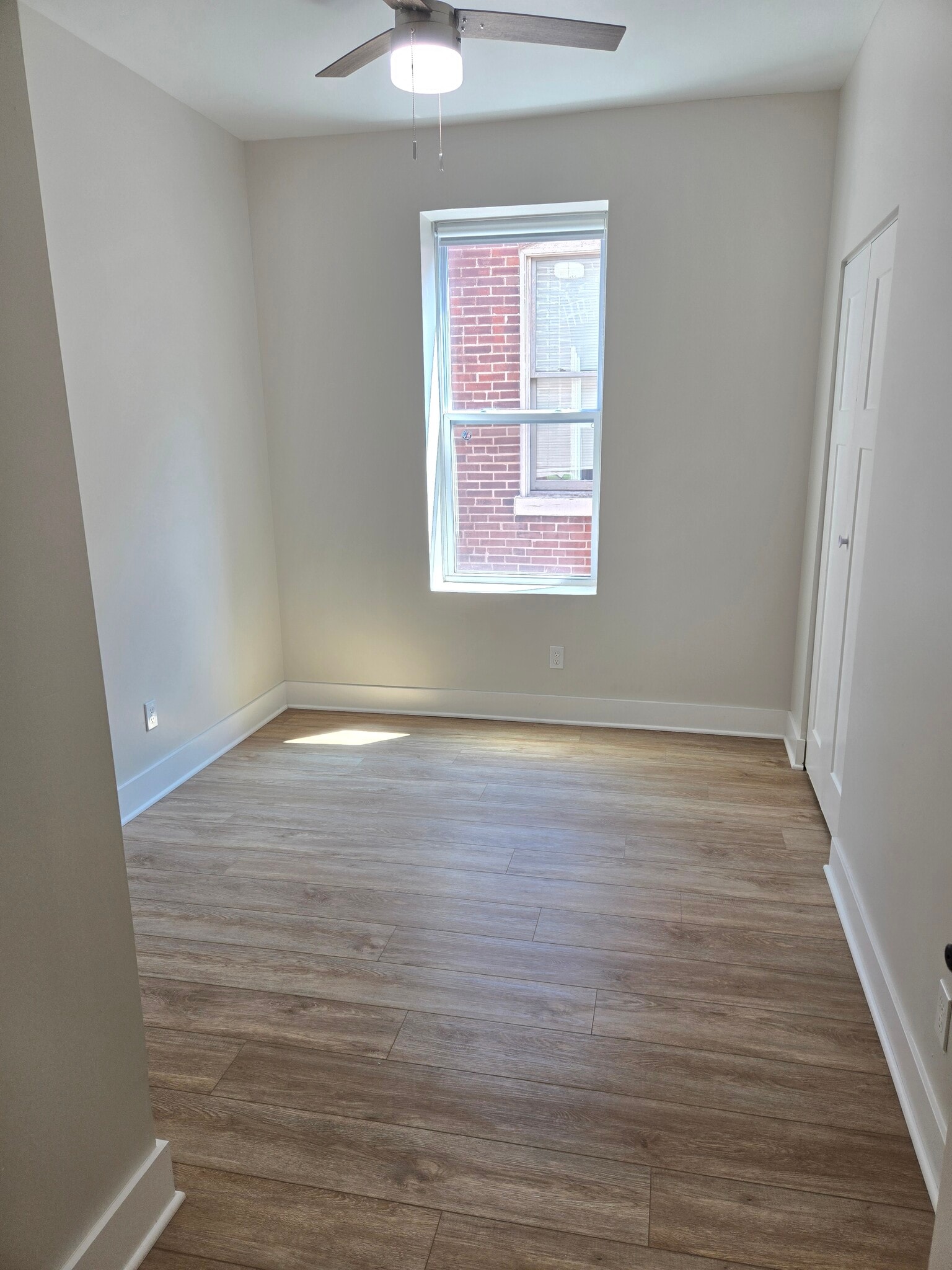 Bedroom number 2 - 3914 De Tonty St