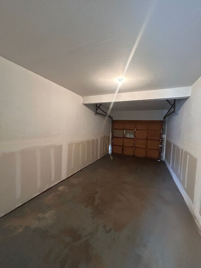 Building Photo - Two Bedroom Condo With One Car Garage Available For Rent In Longmont