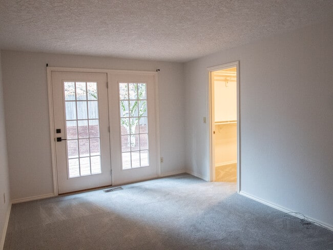 Building Photo - 15729 NE Fremont St