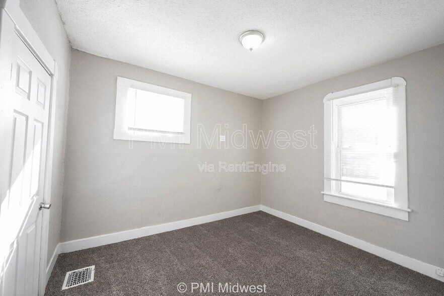 Building Photo - 101 N State Ave