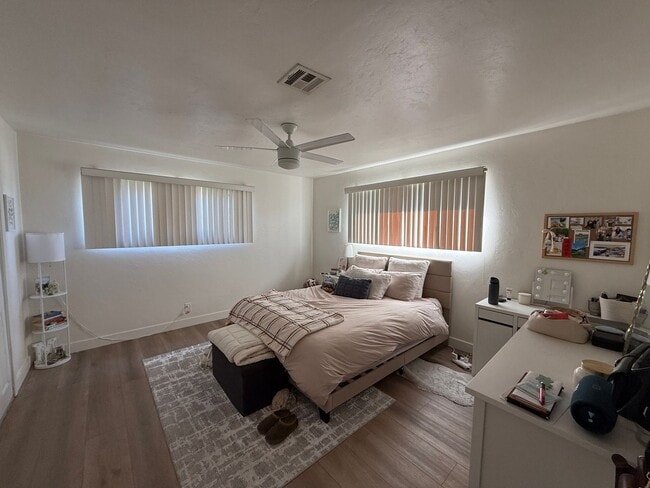 Building Photo - 5 Bedroom 3 Bath Home with a Great Yard!