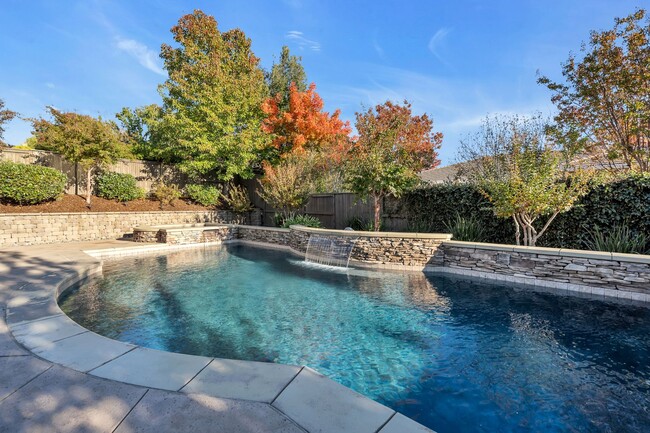 Building Photo - Gorgeous Single Story Home with a Sparklin...