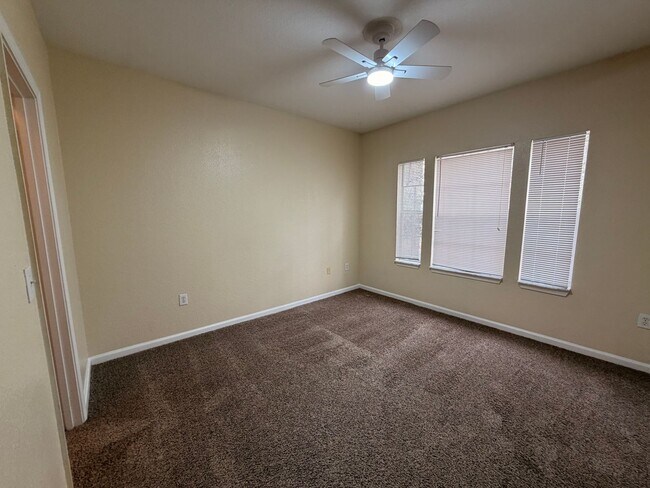 Building Photo - 2/2 Mirabella- Gate Pkwy Condo with Private Ground-Floor Entry & Balcony! MOVE IN SPECIAL!