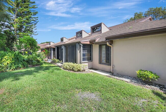 Building Photo - 4705 Fountains Dr S