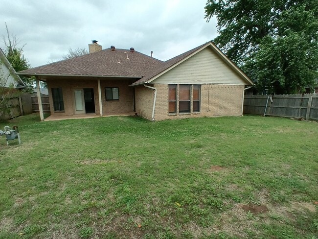 Building Photo - Carl Albert Schools! - Great Home!