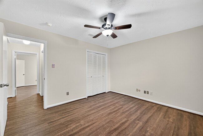 Building Photo - 812 Fleetwood Pl Dr