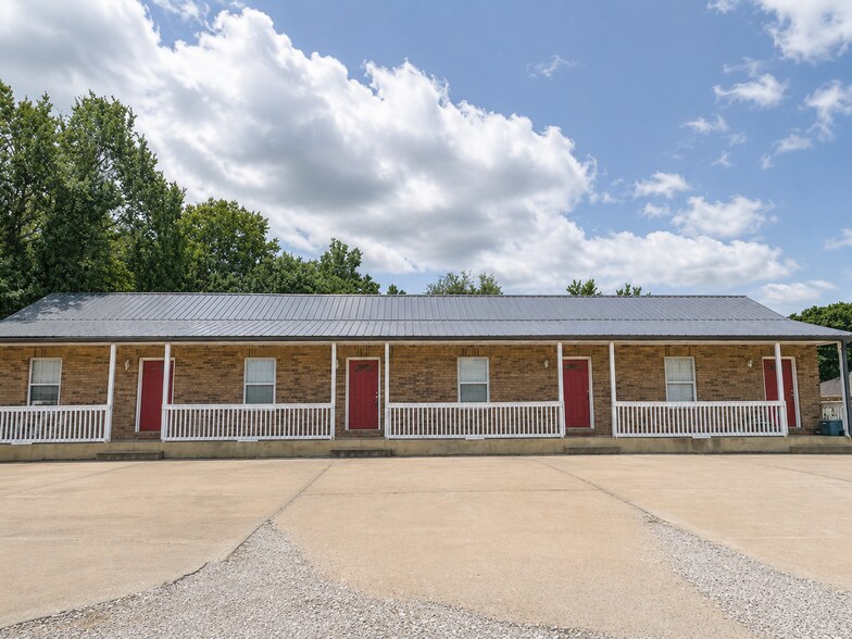 Building Photo - 801 Johnson Cir