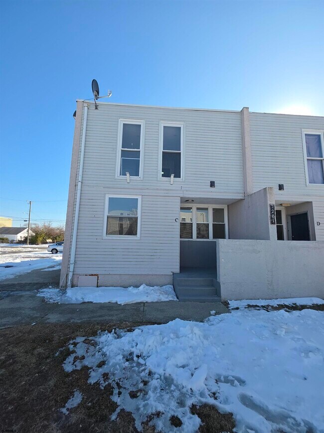 Building Photo - 2201 Murray Ave