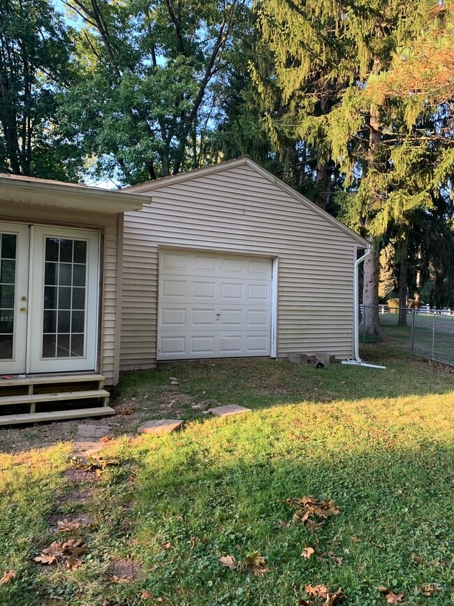 Building Photo - 8986 King Graves Rd NE