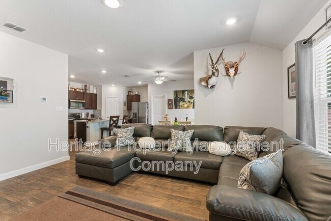 Building Photo - 829 Margay Lp