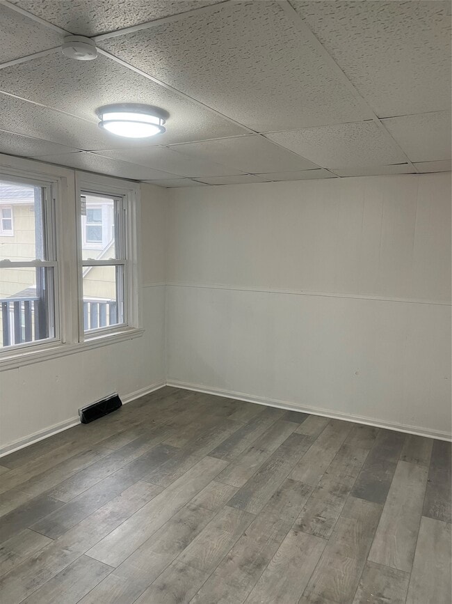 Building Photo - 223 Squires Ave