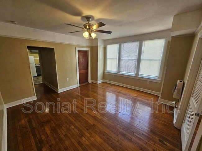 Building Photo - 5324 Prytania St