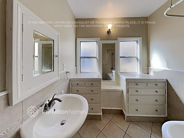 Building Photo - 1852 W 78th St