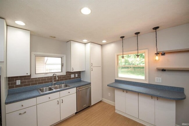 Building Photo - UPDATED RANCH CLOSE TO CAMPUS + LOTS OF AMENITIES