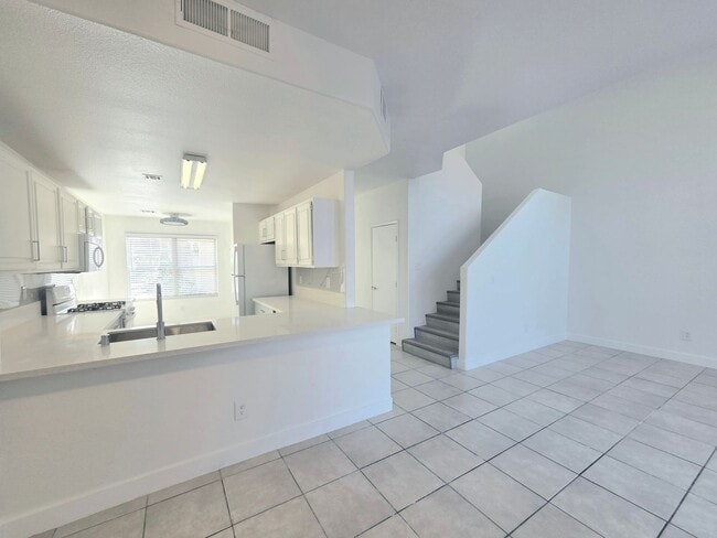 Building Photo - Gated Westpark Townhome | 3 Bed | 3 Bath | 2-Car Garage