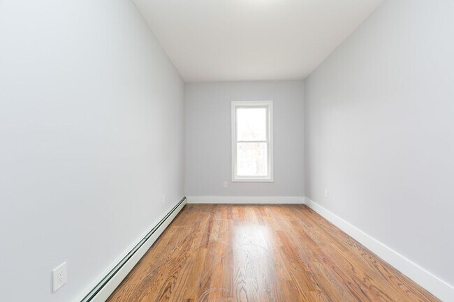 Building Photo - Quintess Apartments