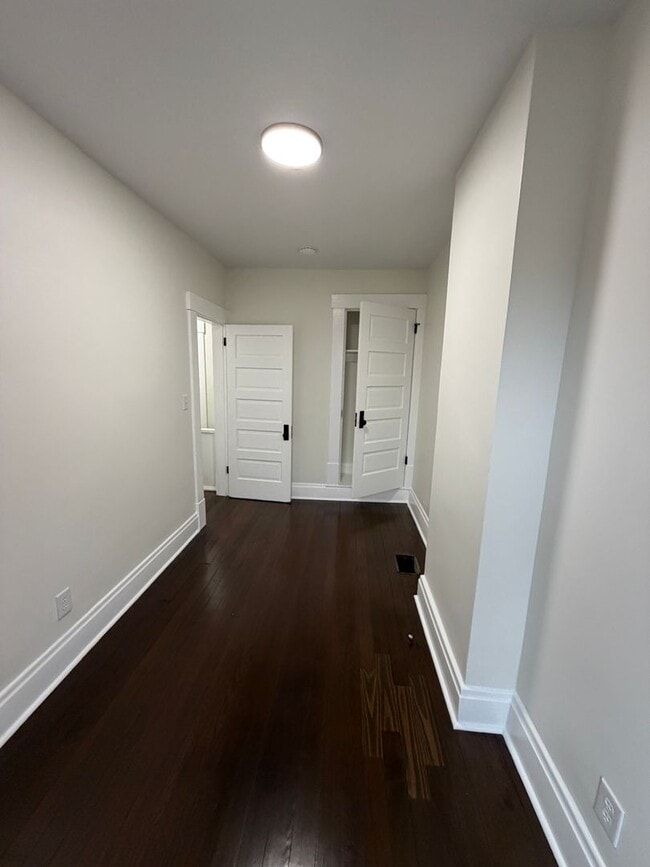 Building Photo - Rare 2-Full Bath Find: Pristine Renovation with Designer En-Suite & Granite