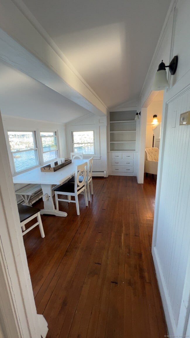 Building Photo - 204 Pequot Ave