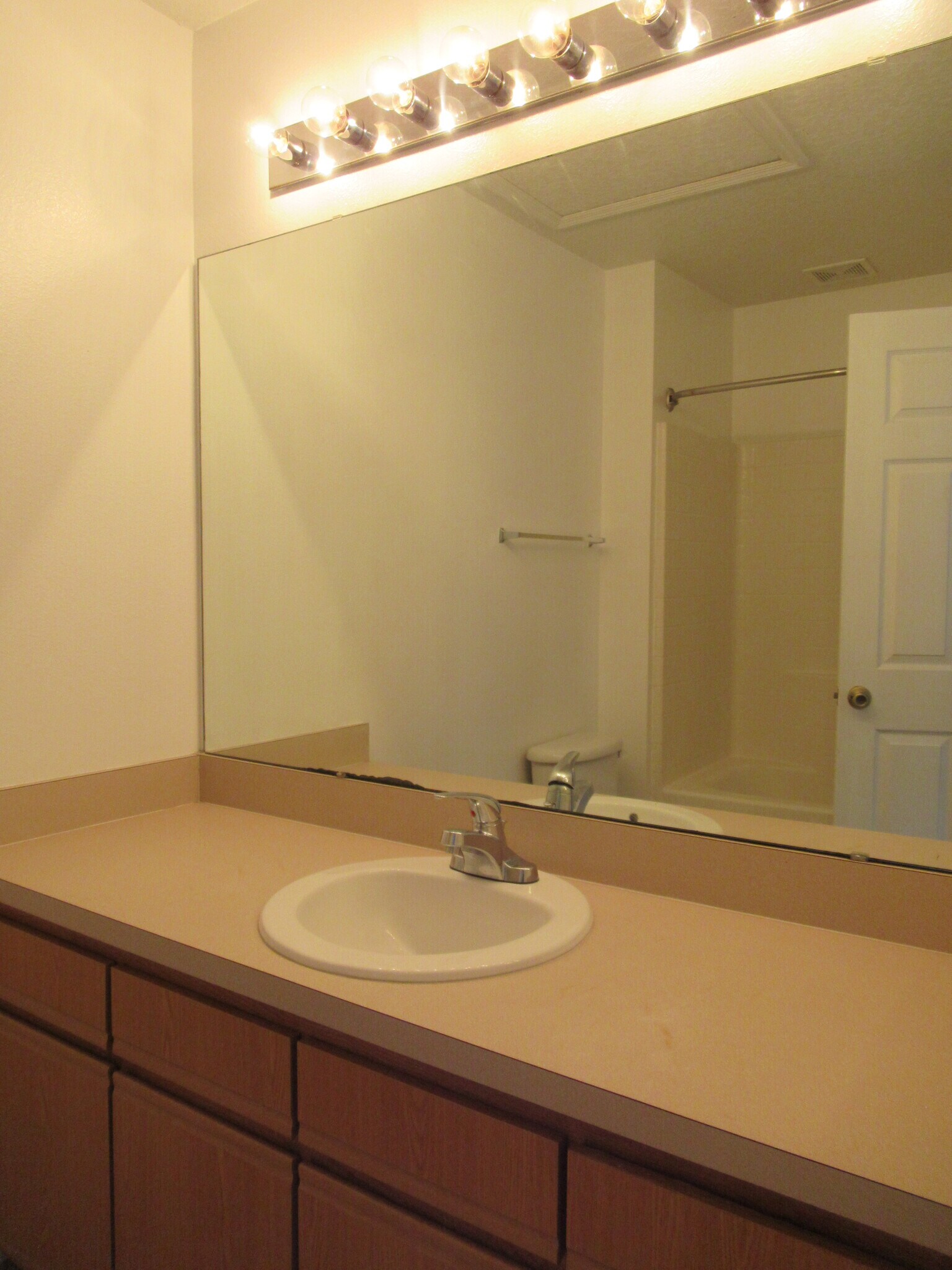 Primary Bathroom - 1221 cypress st