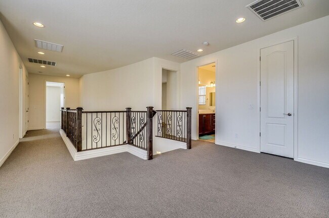 Building Photo - 4529 E Vista Bonita Dr