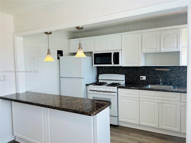 Building Photo - 1330 SW 6th St