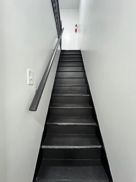 Building Photo - 225 Lloyd St