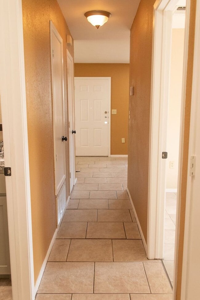 Building Photo - Newly Remodeled 3/2/1 on Wooded Lot