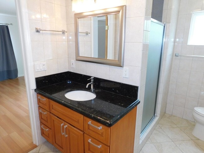 Building Photo - Beautiful single story 3 bedroom, 2 bathro...