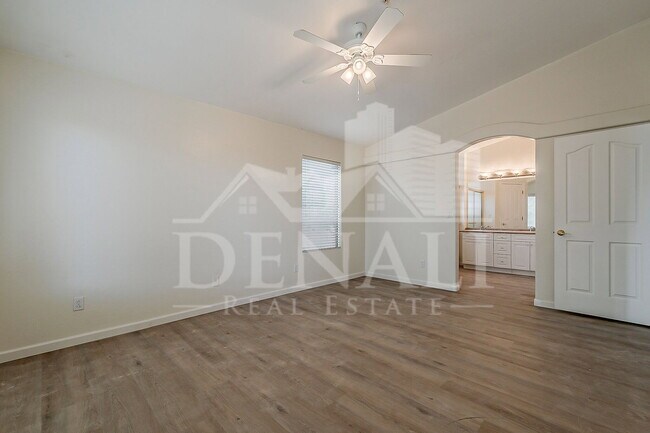 Building Photo - 15728 N 104th St
