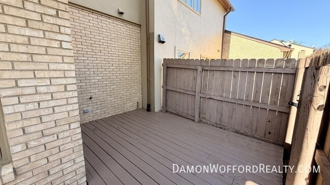 Building Photo - 34 Park Crest Pl