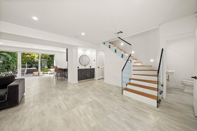 Building Photo - 3166 Royal Palm Ave