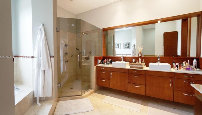 Building Photo - 7031 NW 113th Ct