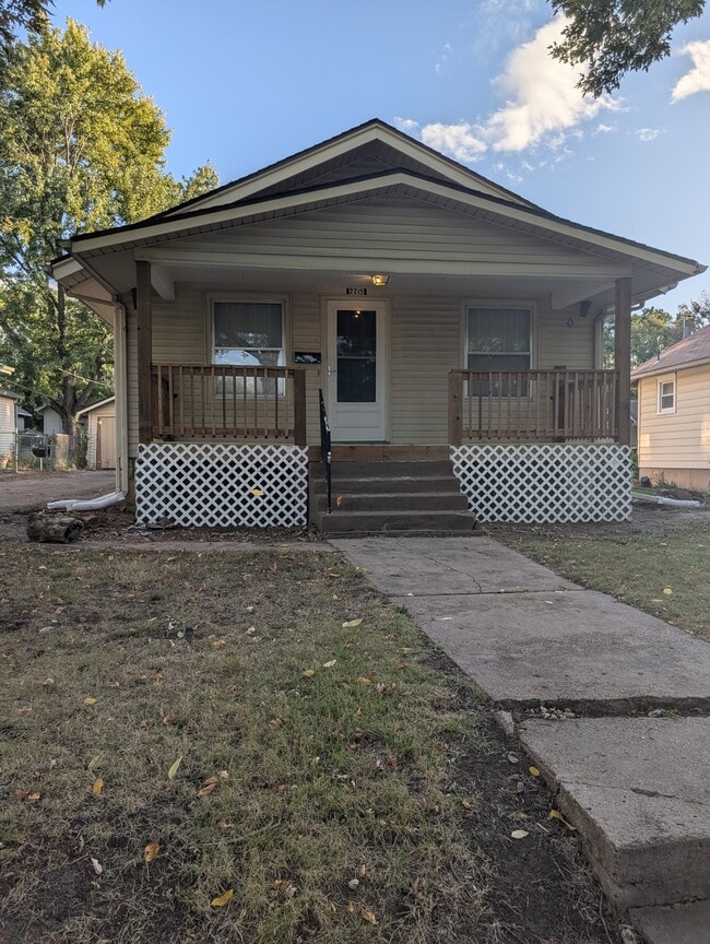 Building Photo - 2215 SW Hazelton Ct