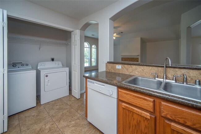 Building Photo - 13205 Enchanted Way Dr