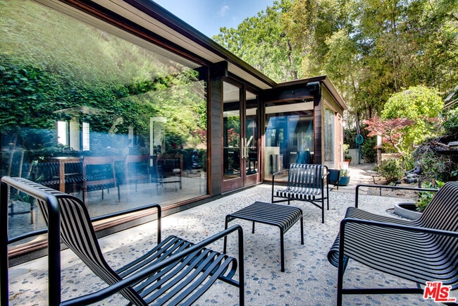 Building Photo - 9624 Yoakum Dr