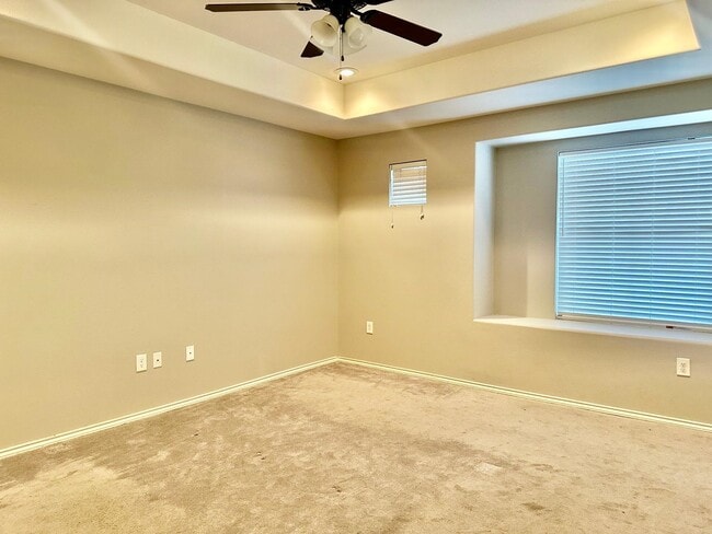 Building Photo - 9310 Albany Dr