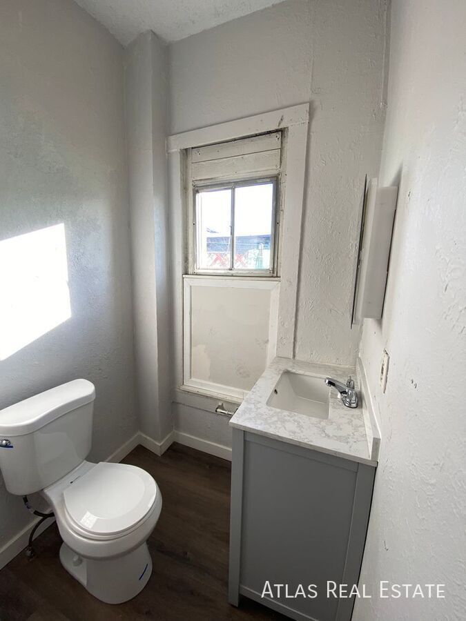 Building Photo - 814 Mariposa St