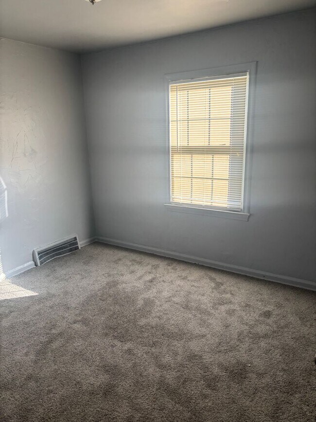 Building Photo - Updated Home In Detroit